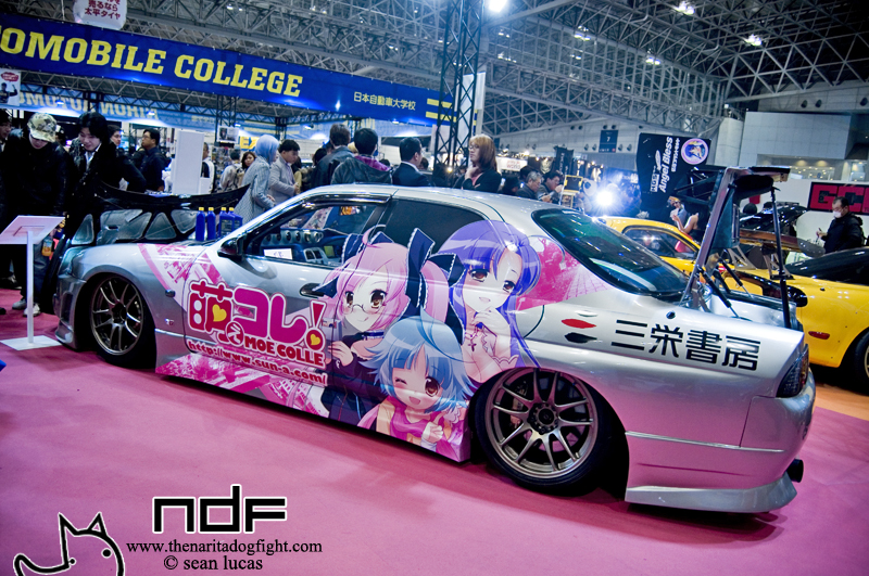 I'll begin this post with a few shots of this slammed R33 clad in an anime